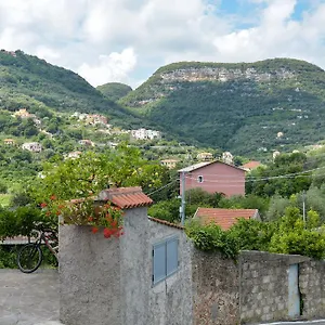 Al Riparo Bed & Breakfast